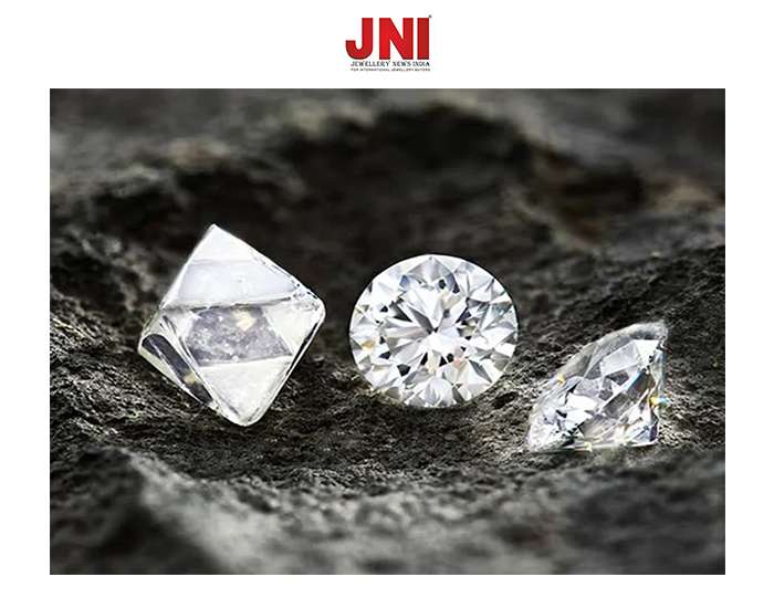 For 1-carat polished diamonds, RAPI™ decreased 2.4% in April.