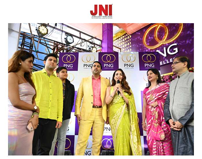 Malaika Arora Opens PNG Jewellers’ Expanded Aundh Store