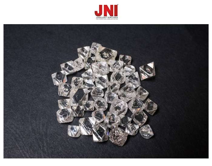 According to Reuters, the United States is reconsidering a strict G7 ban on Russian diamonds.