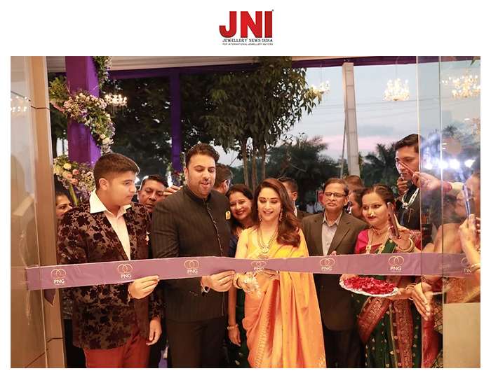 PNG Jewellers expands into Nashik: Madhuri Dixit launches magnificent new store with amazing Navratri offers.