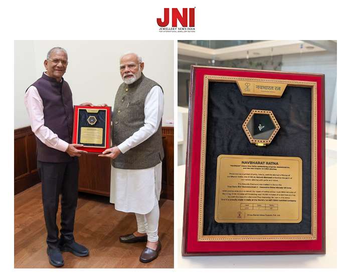 SRK’s Govind Dholakia presents Hon’ble Prime Minister Shri Narendra Modi with India-shaped Natural Diamond.