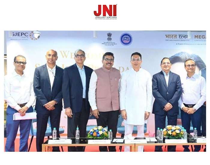 Shri Jitin Prasada, the Hon’ble Minister of State for Commerce and Industry, Government of India, inaugurates the Customs Export-Import Facilitation Centre at SEEPZ-SEZ in Mumbai.